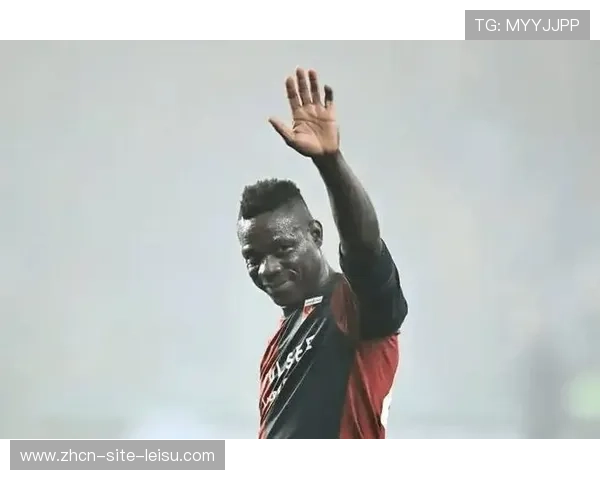 巴洛特利自由转会达曼协作，签约两年半。